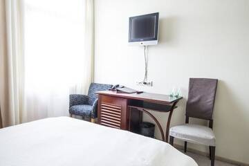 Фото номера Улучшенный двухместный номер с 1 кроватью Отель Port Hotel г. Адажи 3