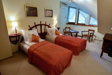 Фото номера Двухместный номер Делюкс с 2 отдельными кроватями Отель Port Hotel г. Адажи 2